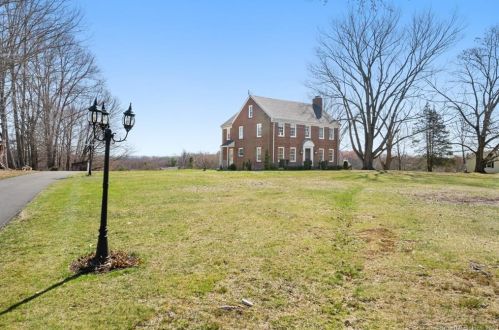 616 Poquonock Ave, Windsor CT  06095-2204 exterior