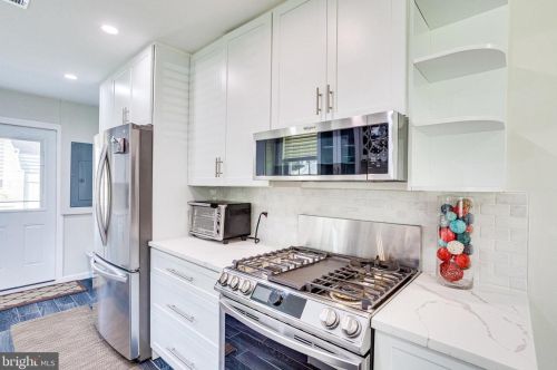 5532 Janelle St, Alexandria, VA 22303-1142