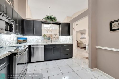 7572 Is Breeze Ter, Boynton Beach FL 33437-5403 exterior