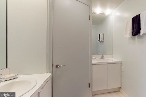 2319 Delancey Pl, Philadelphia PA 19103-6406 exterior