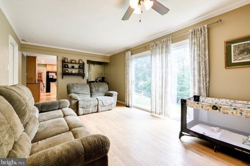 6905 Raspberry Plain Pl, Springfield VA  22153-1402 exterior