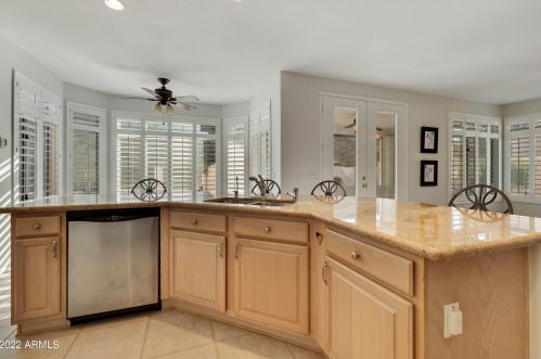 2737 Amberwood Dr, Phoenix AZ 85045-4208 exterior