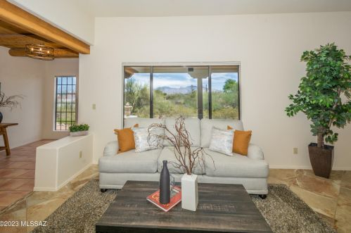 7015 Camino De Los Caballos, Tucson AZ 85743-9689 exterior