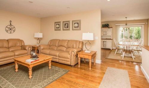 151 Allston Ave, Middletown RI 02842-5803 exterior