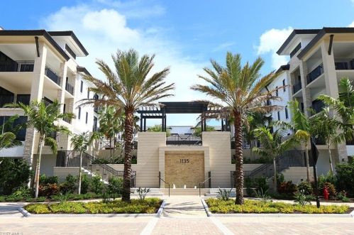 1135 3rd Ave, Naples FL 34102-5813 exterior