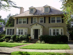 25 Hobart Rd, Newton, MA 02459-1312