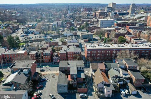 126 Walnut St, Lancaster PA 17602-5043 exterior