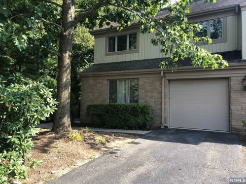 601 Apache Ct, Mahwah NJ  07430-3407 exterior