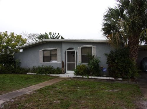 194 Serenata Ct, Fort Pierce, FL 34983-2137