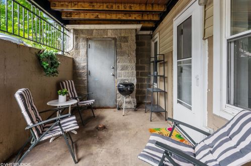 3233 Palmer St, Chicago IL 60647-2757 exterior