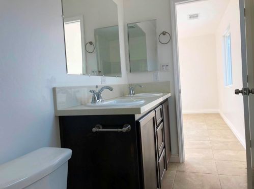 919 Southgate Dr, Bakersfield CA 93304-5150 exterior