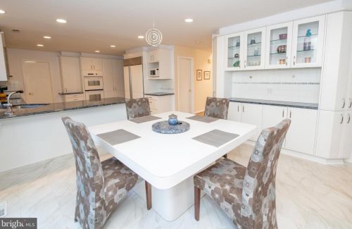 699 Longview Dr, Huntingdon Valley PA 19006-2219 exterior