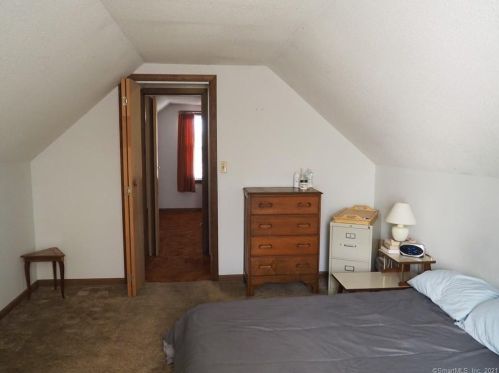 94 Hawthorne St, Manchester CT 06042-3021 exterior