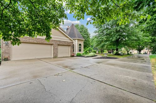 119 Gatehouse Dr, Moon Twp, PA 15108-9773