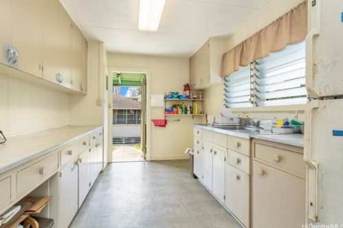 2011 Lime St, Honolulu HI 96826-5904 exterior