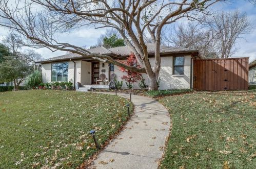 6735 Dalhart Ln, Dallas, TX 75214-2819