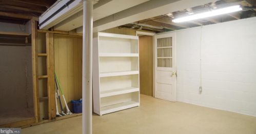 22 Lincoln Dr, Hanover PA 17331-4906 exterior