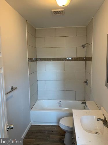 2101 Marshall St, Philadelphia PA 19122-1406 exterior