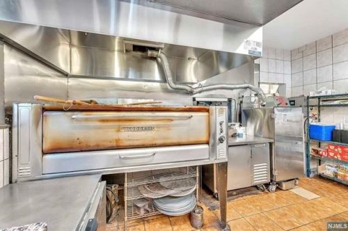 64 Chestnut St, Montclair NJ 07042-2945 exterior