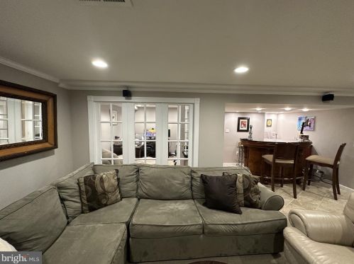 2269 Pne Rd, Huntingdon Valley PA 19006-4028 exterior