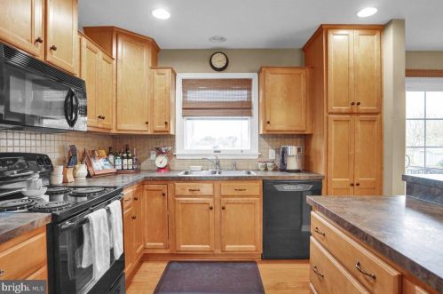 2447 Ellendale Dr, Lancaster PA 17602-1422 exterior