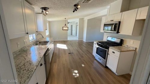 5815 Chaparral Rd, Tucson, AZ 85743-9548