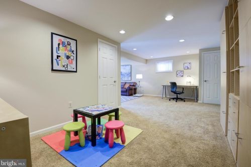 16616 Cutlass Dr, Rockville MD 20853-1332 exterior