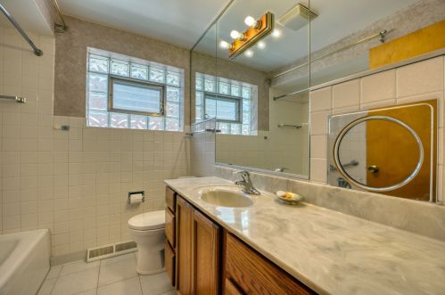 141 121 Pl, Chicago IL 60628-6657 exterior