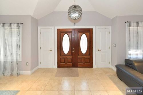 91 Lasalle Ave, Hasbrouck Heights, NJ 07604-1435