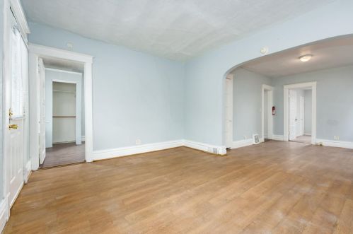 126 Stockbridge Ave, Kalamazoo MI 49001-2881 exterior