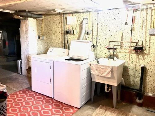 1958 Beckert Ave, Pittsburgh PA 15212-1408 exterior