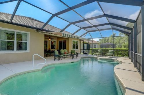 8230 Valiant Dr, Naples FL 34104-6676 exterior