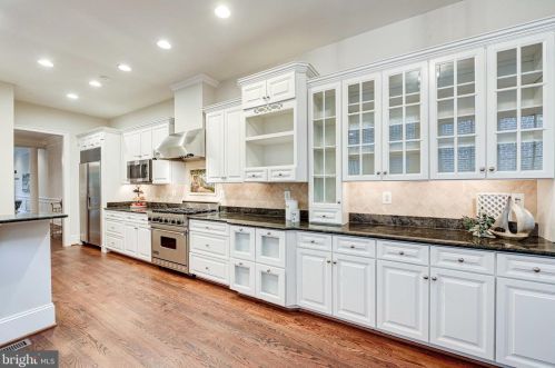 1402 Harvest Xing Dr, Mc Lean VA 22101-5650 exterior