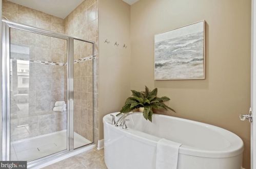 900 King Farm Blvd, Rockville MD  20850-6610 exterior