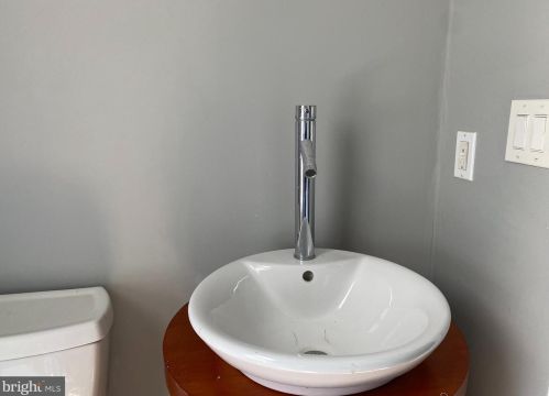 224 Marks Ave, Darby PA 19023-1714 exterior