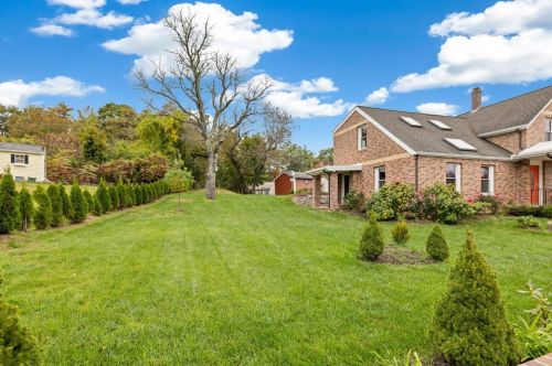 221 Main St, Seabrook NH 03874-4619 exterior