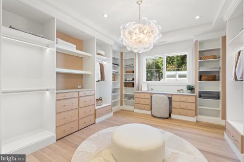 4526 Hawthorne St, Washington DC 20016-3570 exterior