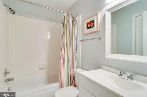 7041 Chesley Search Way, Alexandria VA 22315-4754 exterior