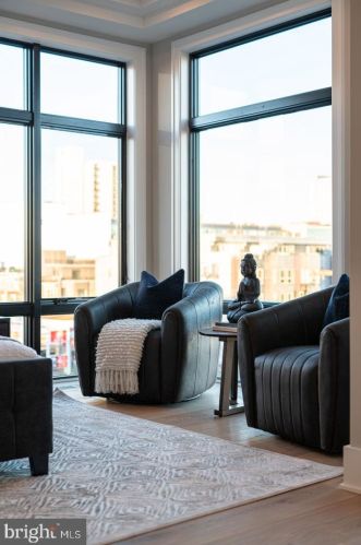 722 Broad St, Philadelphia PA 19146-3119 exterior