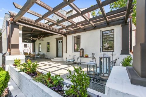 3793 Club Dr, Atlanta, GA 30319-1107