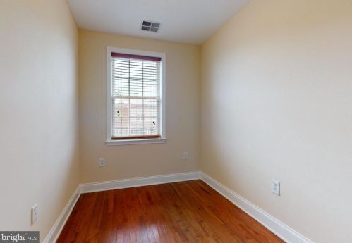 2720 10th St, Philadelphia PA 19133-1511 exterior