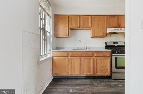 1239 6 St, Philadelphia PA 19140-4561 exterior