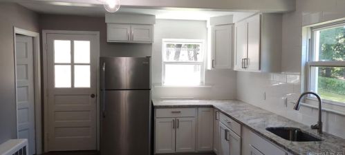 82 Colton St, Windsor CT  06095-3429 exterior