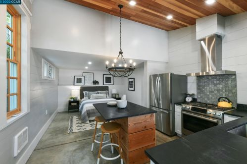 31 Ridge Park Ln, Concord CA 94518-1451 exterior