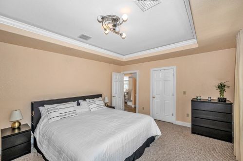 51 Clarendon Ave, Chicopee MA 01013-1839 exterior