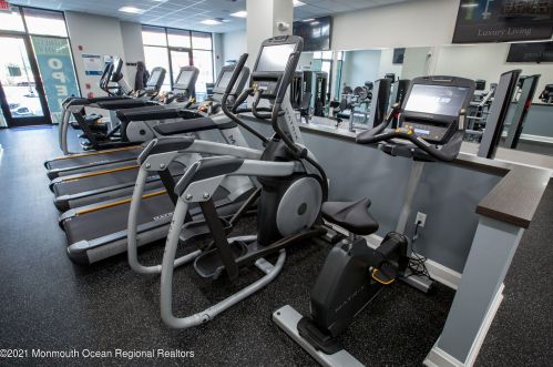 2204 Pine Valley Way, Piscataway NJ  08854-6468 exterior