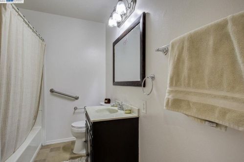 1875 Granada Dr, Concord CA 94519-1330 exterior