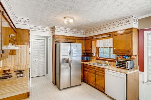 2377 Autumn Dr, Lithonia GA 30078-2605 exterior