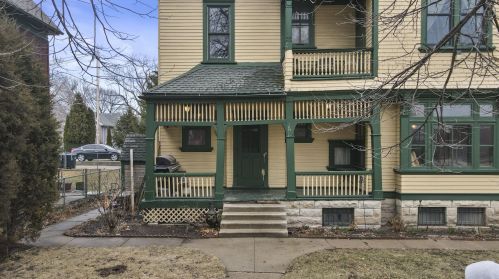 2126 Juneau Ave, Milwaukee WI 53233-1119 exterior