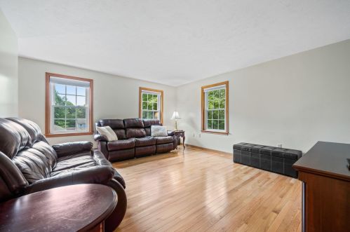 3 Arrowhead Dr, Concord NH  03304-5013 exterior